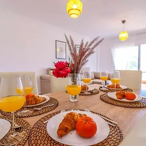 https://rentaliday-cristianos-penthouse.tenerifehoteles.net